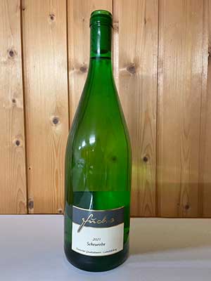 Scheurebe lieblich – Traube + Flasche Scheurebe lieblich – Traube + Flasche