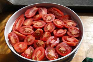 Frische Tomaten im Dörrgerät
