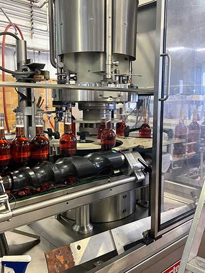 Dornfelder Roséwein bei der Abfüllung Dornfelder Roséwein bei der Abfüllung