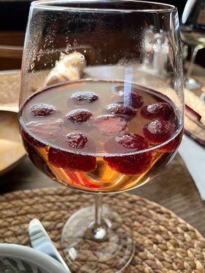 Erdbeerbowle im Weinglas Erdbeerbowle im Weinglas