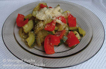 Courgette and bell pepper starter with verjuice