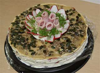 Schichttorte mit Schinken
