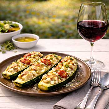 Zucchini, gefüllt mit Feta